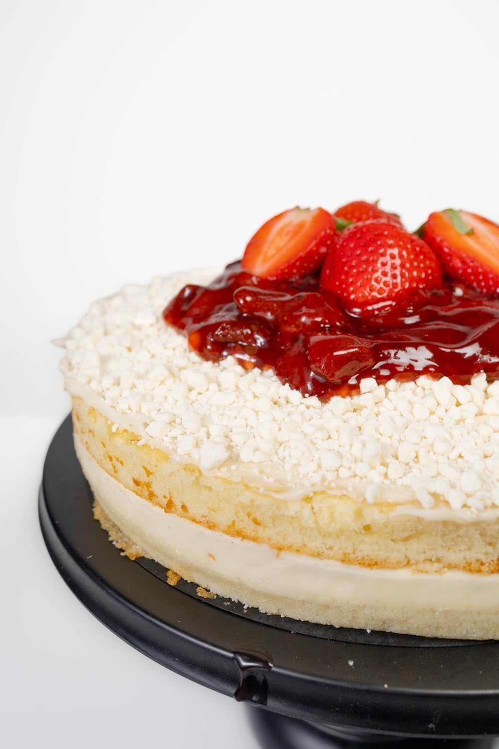 Andy Anand Sugar Free White Chocolate Cake, Topped with Strawberry (2.5 lbs) Enjoy the amazing taste of a classic Cake without the sugar! Perfect for guilt-free celebrations