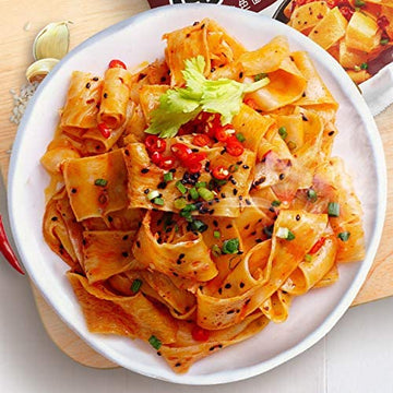 Sichuan Specialty Super Spicy Noodles, Sour Spicy Wide Instant Noodles, Non-Fried Red Oil Noodles Served With Sour Spicy Sauce (