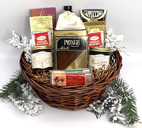 Gift Basket Village - Country Christmas Breakfast Basket - A Christmas Morning Breakfast Kit Friends Or Family (Medium), 9 Pound