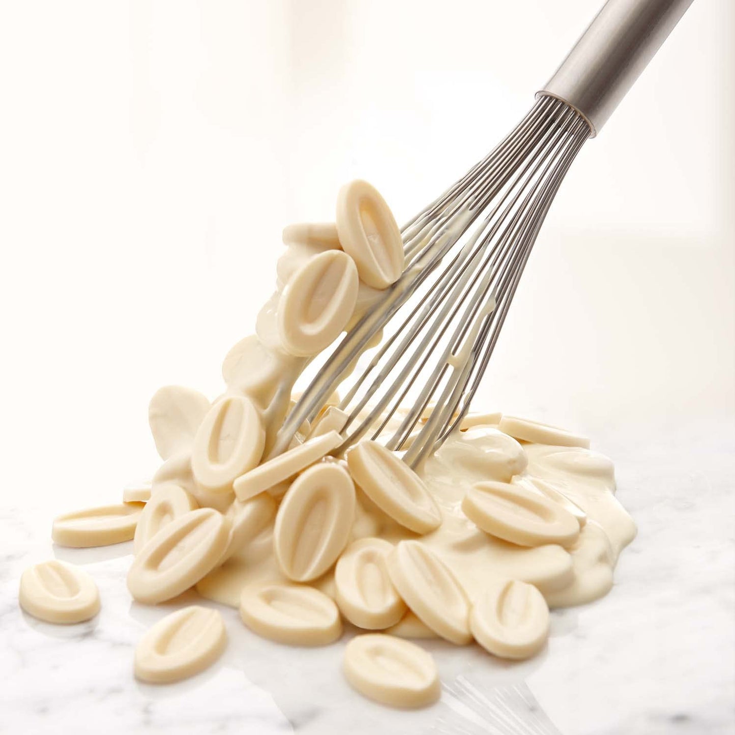 VALRHONA White Chocolate Discs 35% Cacao for Baking, Sauces, and Frostings, 250g Pack