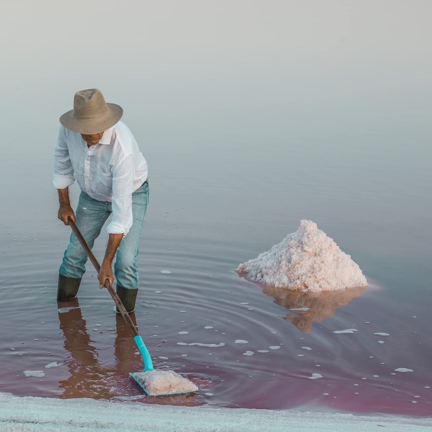 Le Saunier De Camargue Fleur De Sel Sea Salt (Plastic Tub), 35.2 Ounce