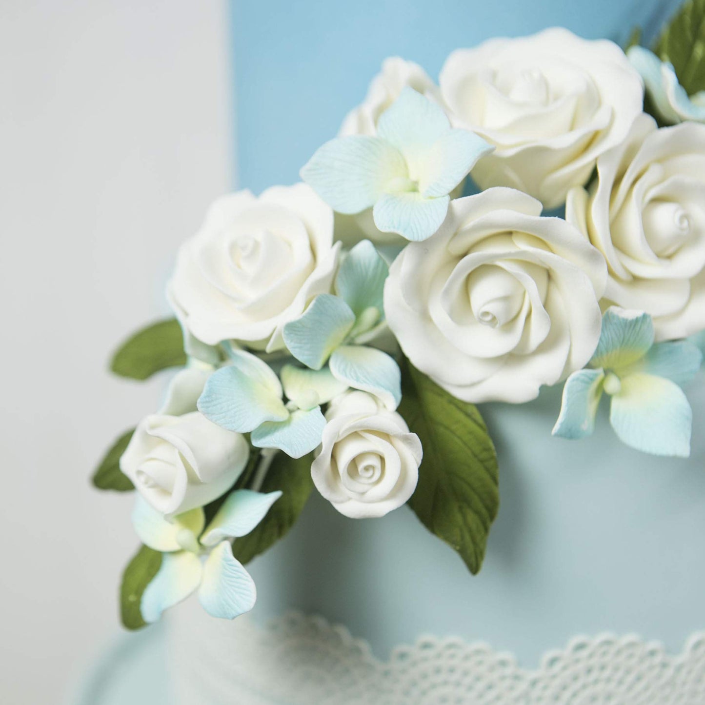 Global Sugar Art Tea Rose Sugar Cake Flowers, White, Medium With Wire,1.75 Inches, 12 Count By Chef Alan Tetreault