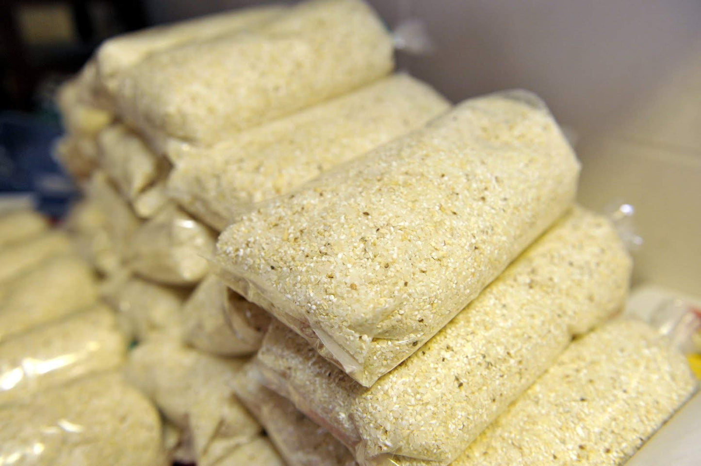 Old School Stone Ground White Corn Grits Non-GMO (30 Ounce Bag)