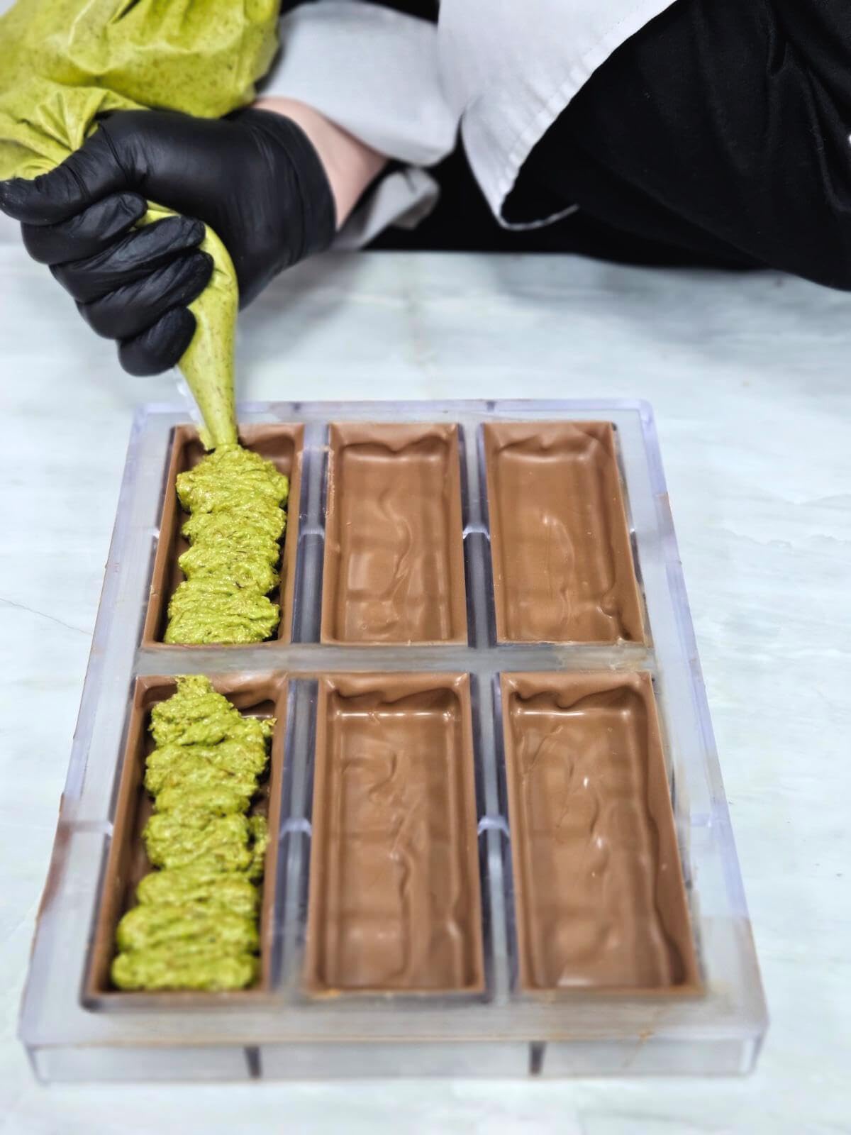 Narperi Dubai Chocolate Bar Pistachio I Viral Knafeh Chocolate Bar With Pistachio Cream And Kataifi, 3.5 Oz Handmade Luxury