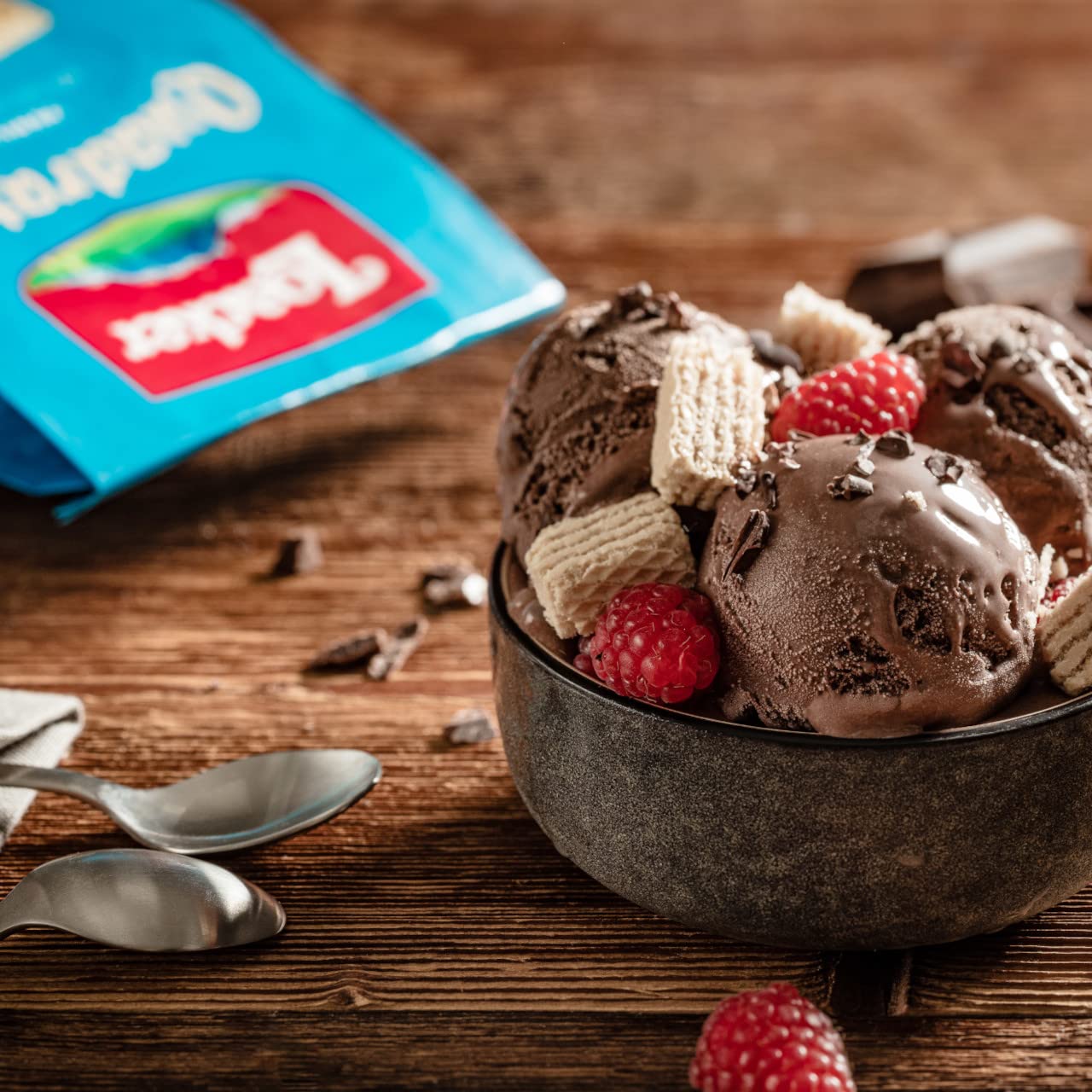 Loacker Quadratini Vanilla Wafer Cookies Large - 30% Less Sugar - Premium Crispy Bite Size Wafers With Vanilla Cream Filling - Resealable Family Pack - Non-Gmo - Sustainably Sourced Vanilla From Madagascar- Large Snack Bag 250G/8.82Oz, Multipack Of 6