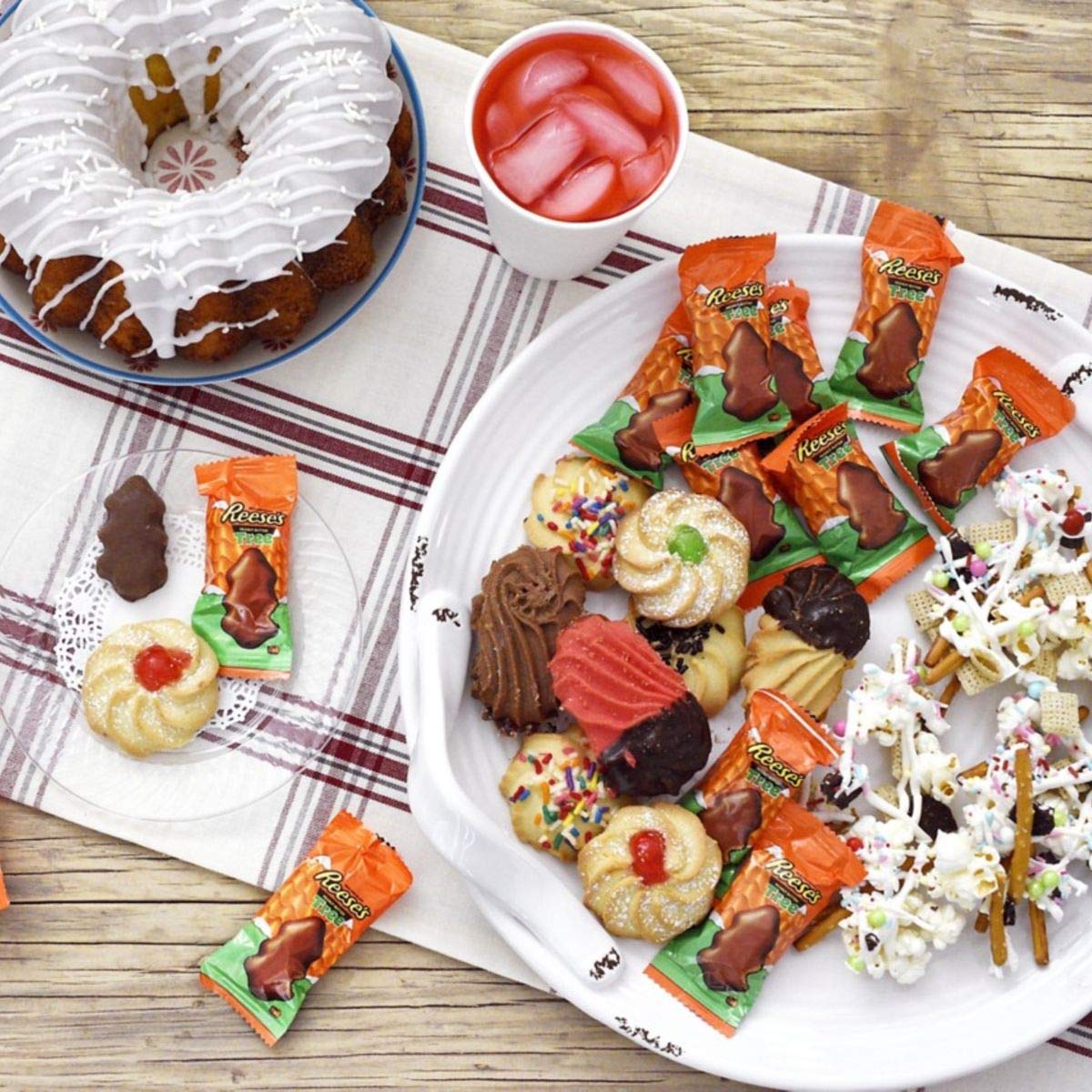 Reeses Holiday Peanut Butter Trees 38 Oz. 60 Pieces, (Pack of 1)