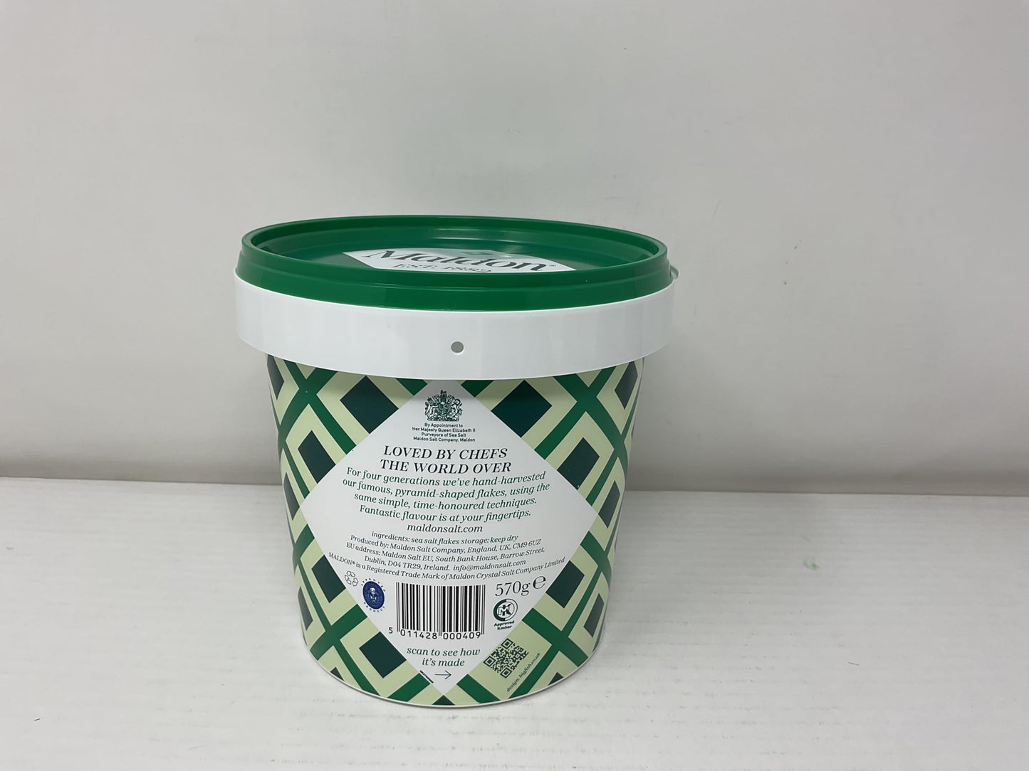 Maldon Salt Company Sea Salt Flakes, Handcrafted Gourmet, 20 oz Resealable Tub, Kosher