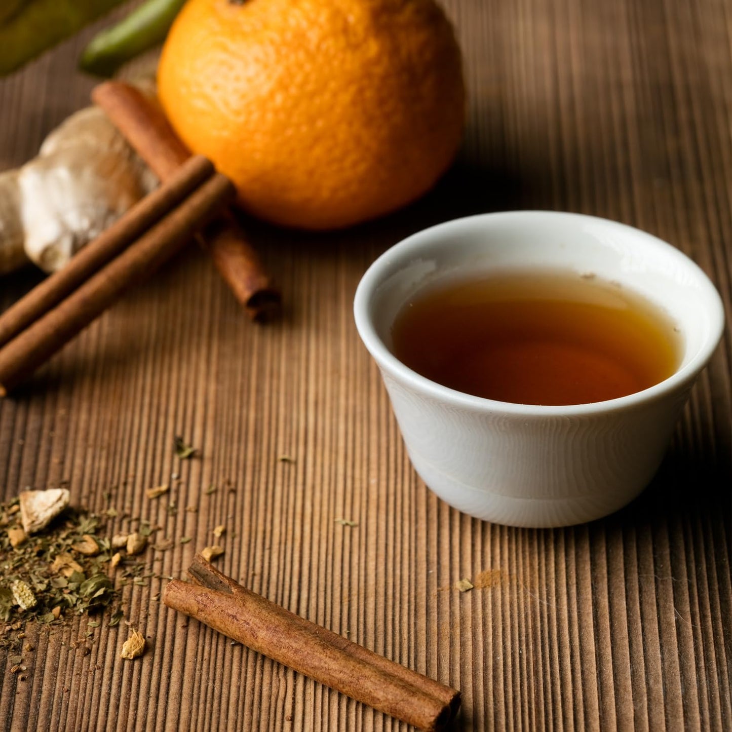 Harney & Sons Decaffeinated Hot Cinnamon - Ceylon Black Tea With Three Types Of Cinnamon, Orange Peel And Sweet Cloves - 50 Coun