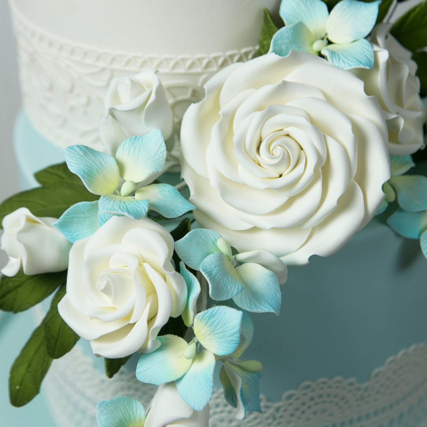 Global Sugar Art Tea Rose Sugar Cake Flowers, White, Wired Small 15 Count By Chef Alan Tetreault