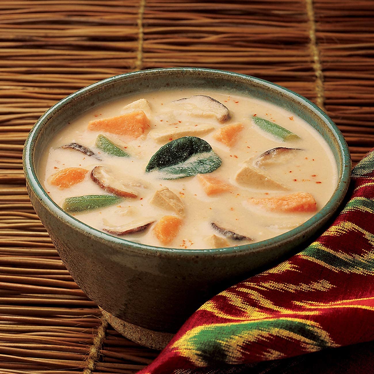 Amy'S Soup, Vegan Thai Coconut Soup, Tom Kha Phak, Gluten Free, Made With Organic Coconut Milk & Sweet Potatoes, Canned Soup, 14.1 Oz (12 Pack)
