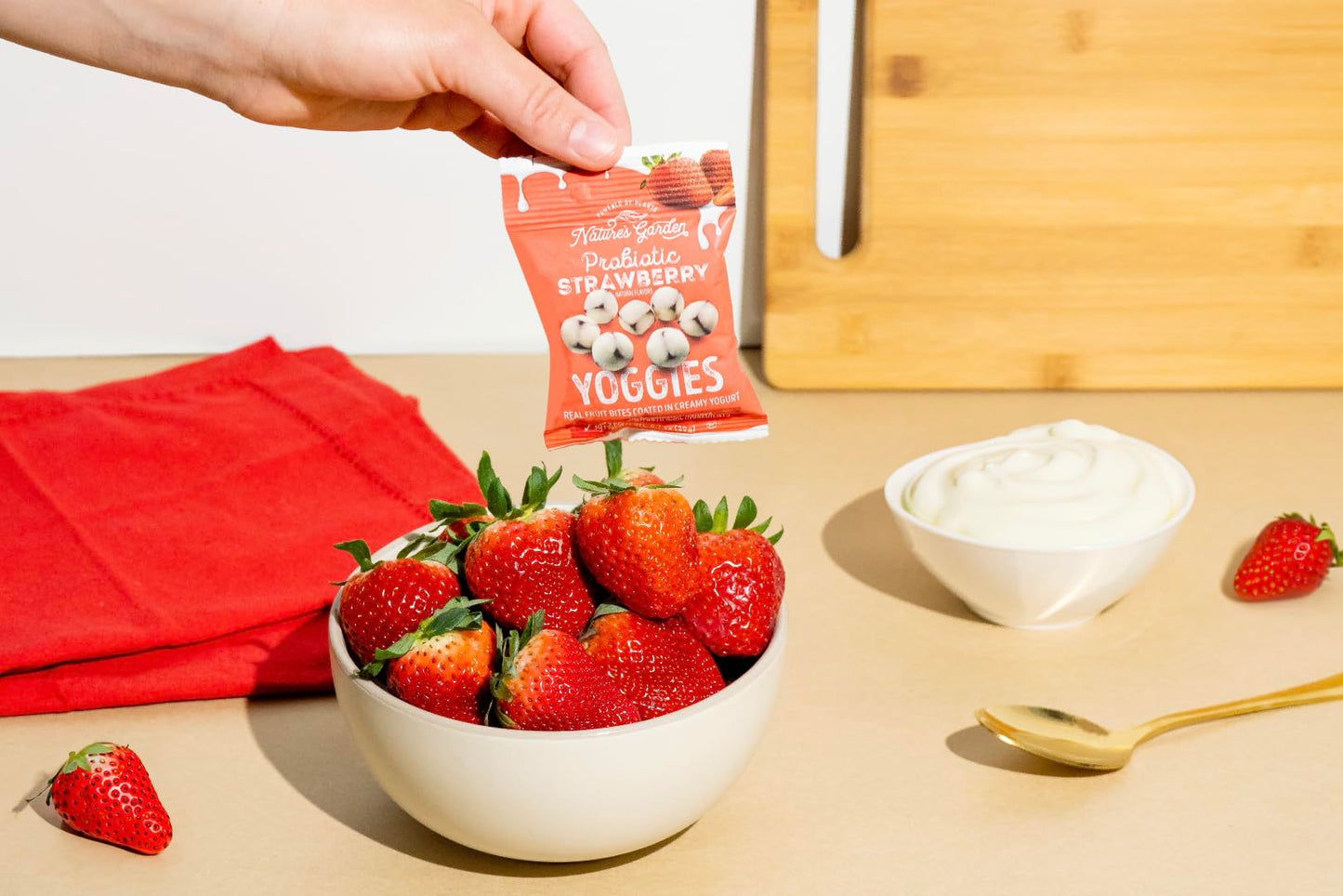 Natures Garden Probiotic Strawberry Yoggies, 21oz (30 x 0.7oz), Yoggie Bites Strawberry Strawberry Yogurt Covered Snack Pack, H
