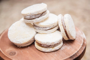 Alfajores The Icing House - Sweets By Deliciosa - Box Of 12 Cookies - Filled With Dulce De Leche