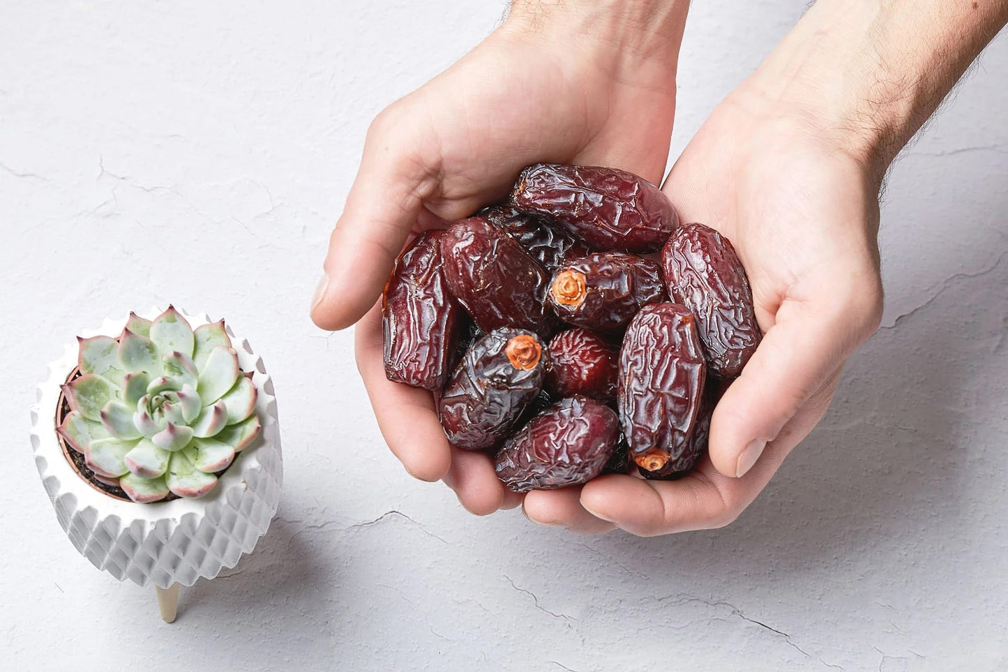 Us Snacks Premium Quality Medjool Dates With Pits, Sweet And Natural California Desert Grown Dates In Resealable Bag (2 Pound)