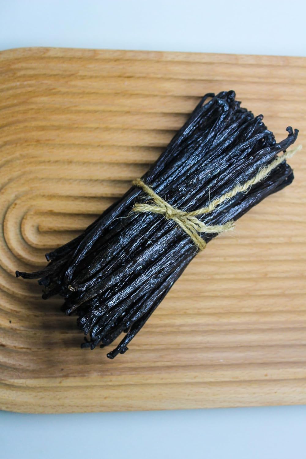 ESSENCE FOOD & BEVERAGE Vanilla Beans Grade B for Extract, 25 Count, 4-5 Inches Long, Ideal for Baking and Cooking