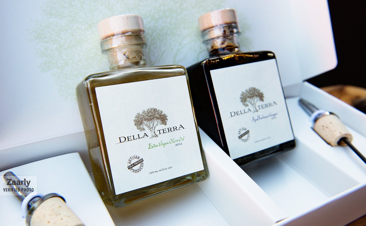 Della Terra Gourmet Gift Set Includes Organic Extra Virgin Olive Oil And Cask 25 Yr. Aged Balsamic With Pour Spouts ** Two Day D