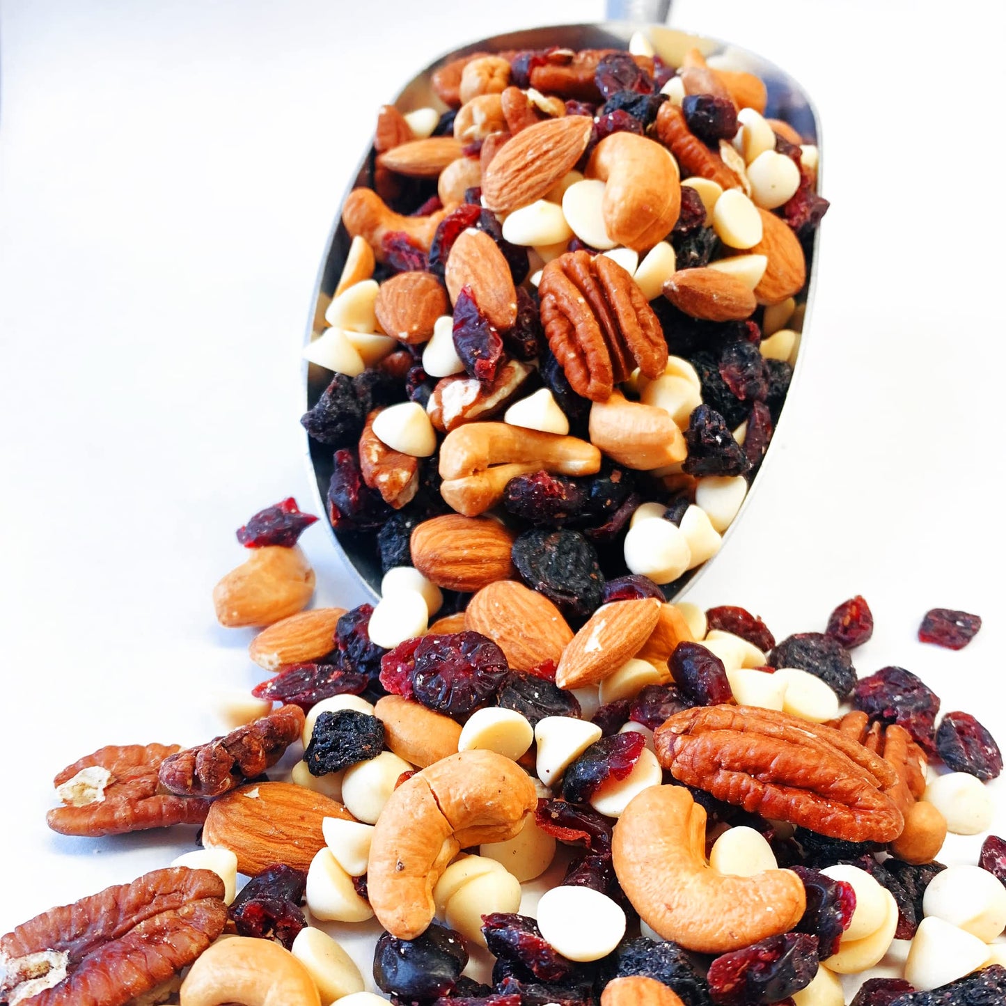 NY SPICE SHOP White Raspberry Truffle Trail Mix with Mixed Nuts - Dried Fruit Healthy Snacks for Adults and Kids - Nut Snack Pac