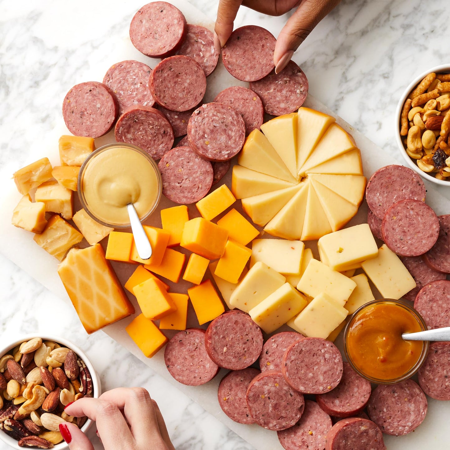 Hickory Farms Signature Beef Meat And Cheese Father'S Day Food Gift Basket (With Lid) - Box Set | Charcuterie Food Items | Summe