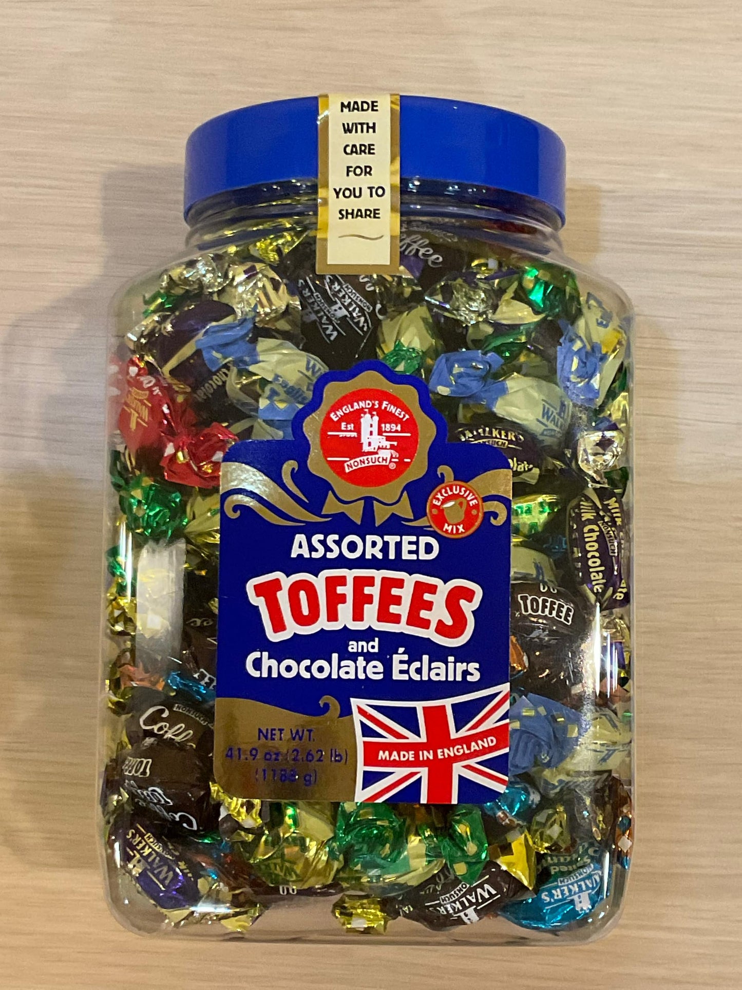 Assorted Toffees And Chocolate Eclairs Candy Jar 41.9Oz (2.62Lb) - Classic British Toffee Mix Made In England Individually Wrapped Candies Perfect For Sharing & Gifting