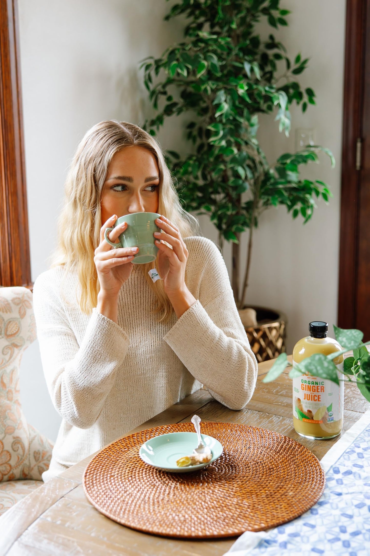 Lucy’s Organic 99% Pure Ginger Juice - 34 oz Glass Bottle, Fresh Pressed Peruvian Ginger, Natural Health Drink