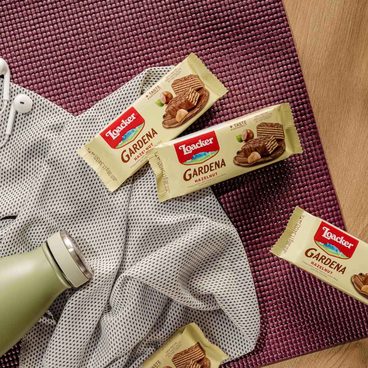 Loacker Gardena Hazelnut - Premium Milk Chocolate Covered Crispy Wafer Snack Bars With Hazelnut Cream Filling - Pack Of 25 Individually Wrapped Snacks