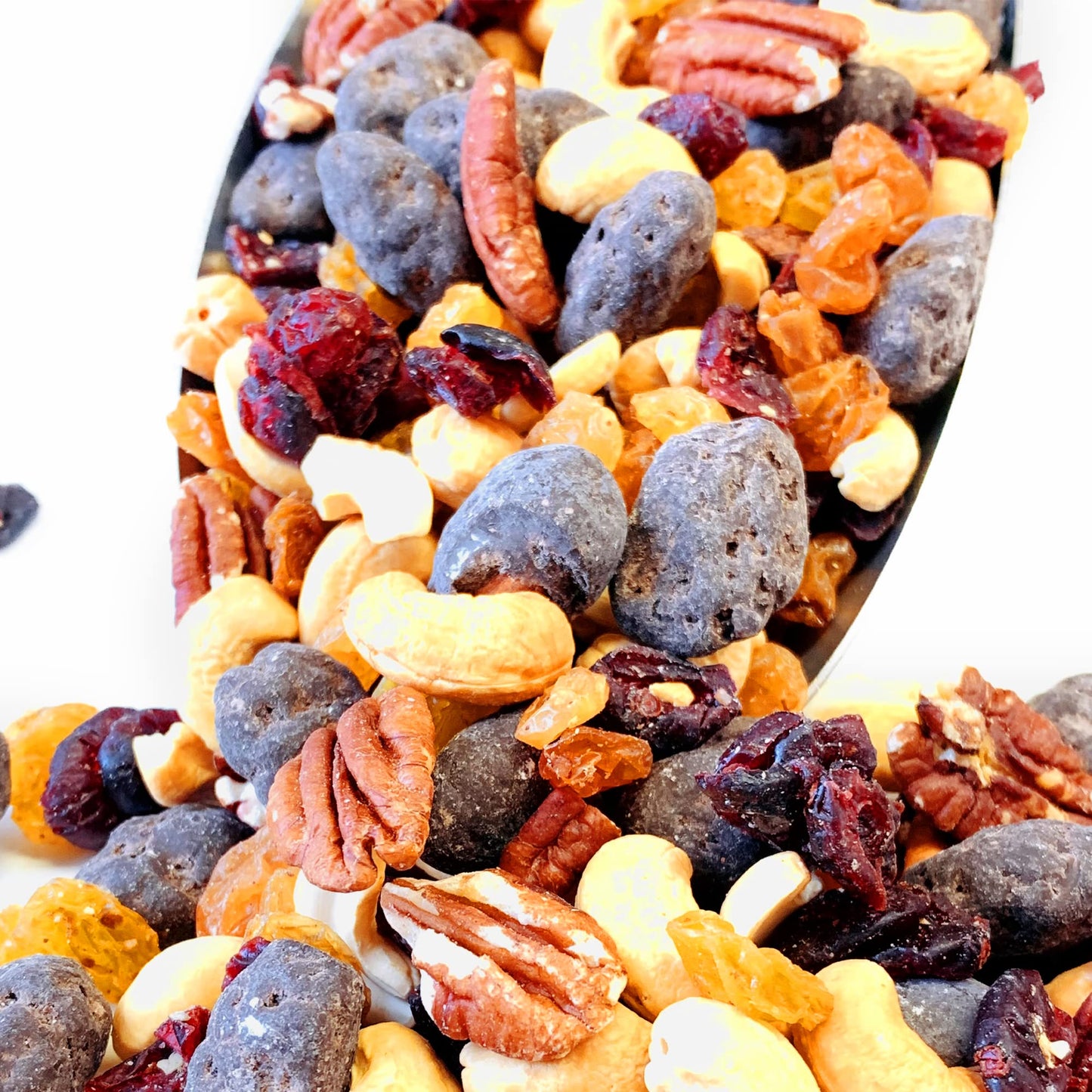 NY SPICE SHOP Candy Sweet Sea Salt Sensation Trail Mix with Mixed Nuts - Dried Fruit Healthy Snacks for Adults and Kids - Nut Sn