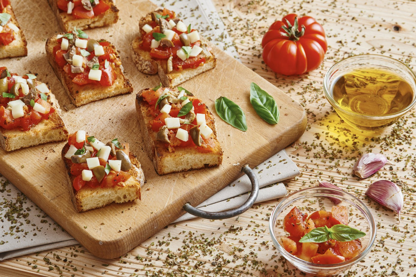 Crushed Red Pepper Flakes - Non Gmo - Magnetic Tin - Small Batch - Gourmet Spice - Artisanal Seasoning - 1 Oz