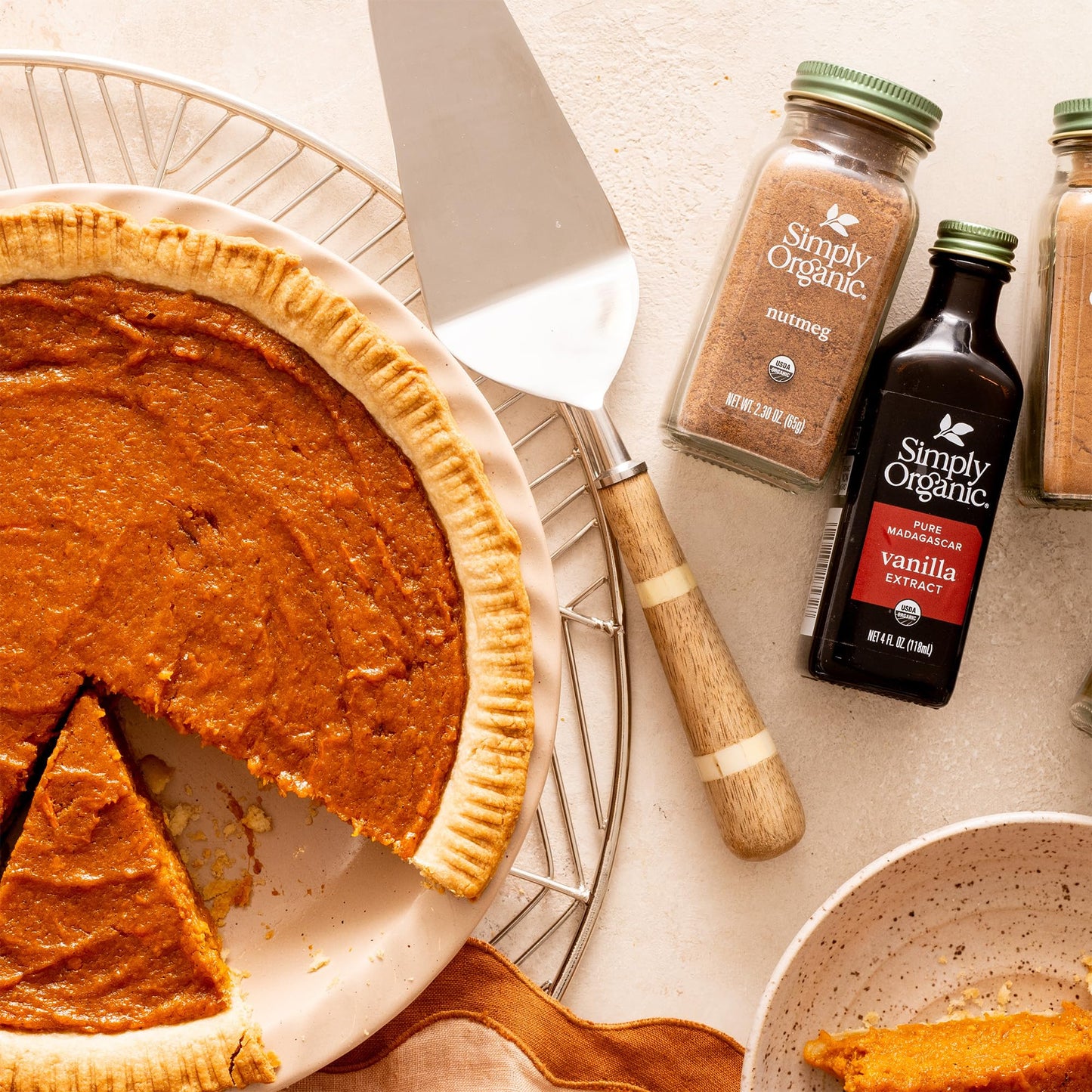 Simply Organic Pure Ground Nutmeg, 2.3 Ounce Jar,Aromatic, Subtly Spicy-Sweet Flavor, Organic, Kosher, No GMO, No ETO