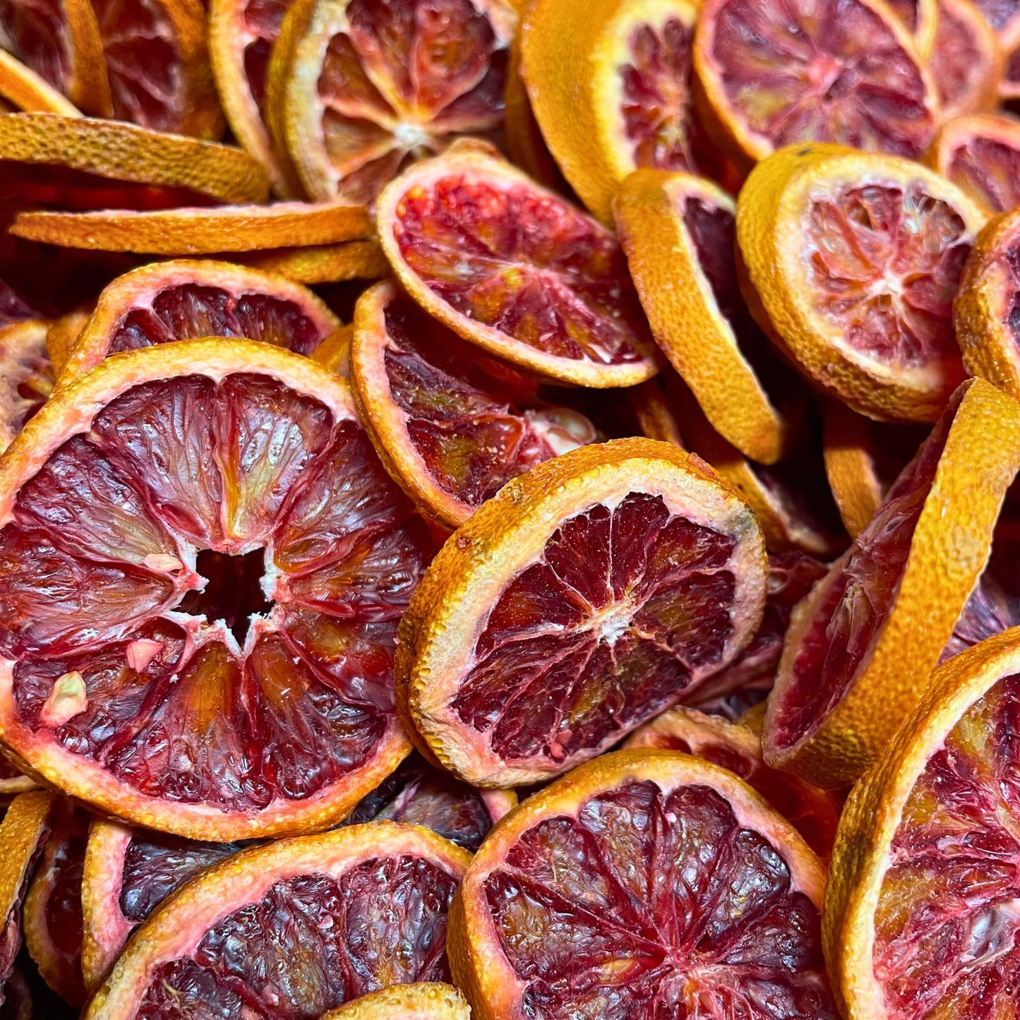 Drink Botanicals Dehydrated Blood Orange Slices - 100% Natural, 3.5 oz (100g), Ideal for Cocktails, Cakes, and Decoration