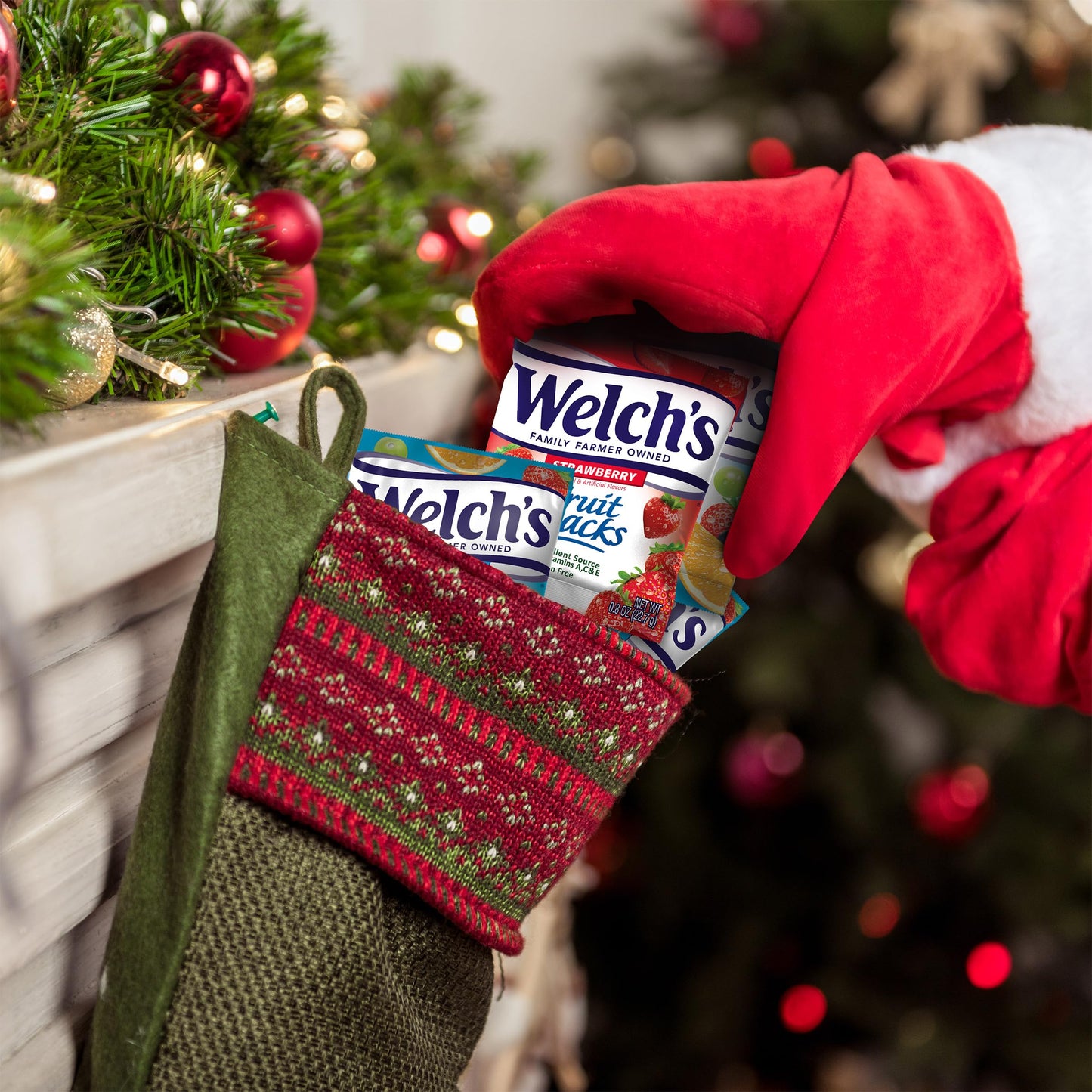 Welchs Fruit Snacks, Mixed Fruit & Strawberry Snack Box, Stocking Stuffers,Gluten Free, 0.8oz Snack Packs (Pack of 60)