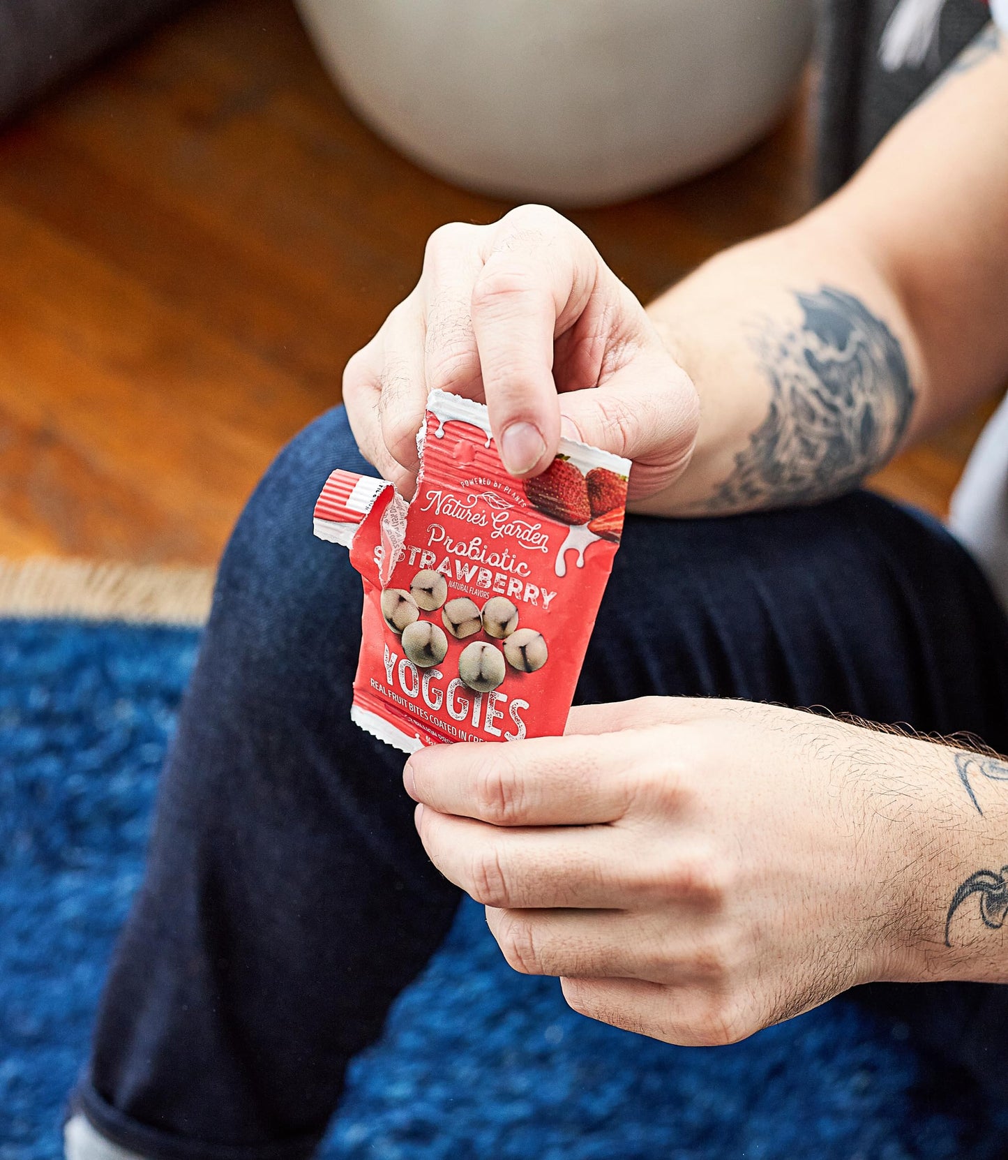 Natures Garden Probiotic Strawberry Yoggies, 21oz (30 x 0.7oz), Yoggie Bites Strawberry Strawberry Yogurt Covered Snack Pack, H