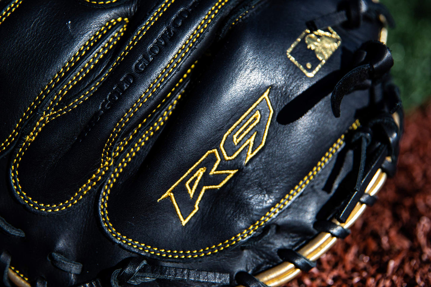 Rawlings R9 Baseball Catchers Mitt 325 1-Piece Solid Web Right Hand Throw