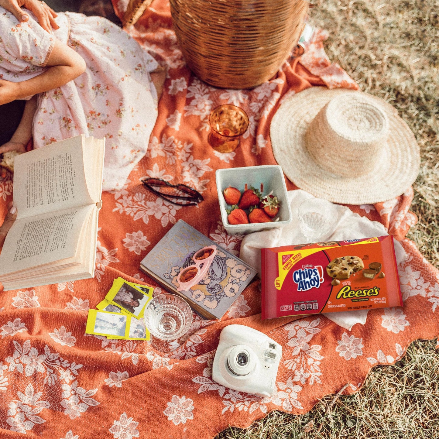 Chips Ahoy! Chewy Chocolate Chip Cookies With Reese'S Peanut Butter Cups, Family Size, 14.25 Oz
