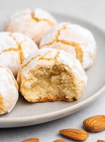 Andy Anand 20 pcs Italian Amaretti Almond Cookies, Chocolate, Peach, Orange. 8 flavors, Baked in Italy, Italian Tradition: Freshly Baked Amaretti Biscuits