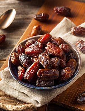Anna and Sarah Organic Medjool Dates, 5 Pound Bag, No Sugar Added Natural Dried Dates in Resealable Bag, 5 Lbs