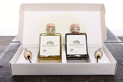 Della Terra Gourmet Gift Set Includes Organic Extra Virgin Olive Oil And Cask 25 Yr. Aged Balsamic With Pour Spouts ** Two Day D