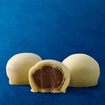 Ouro Branco Brazilian White Chocolate Bonbons Lacta | 2.2 Lbs, Perfect For Sharing | Bombom Ouro Branco 1Kg