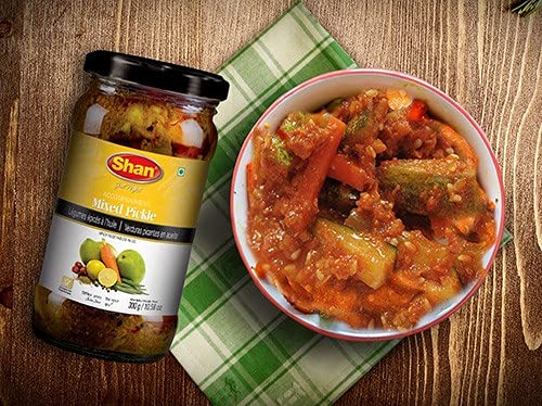Shan Mixed Pickle - Spicy Vegetables in Oil - 10.58 oz (300g) - Vegetarian - Airtight Pet Jar
