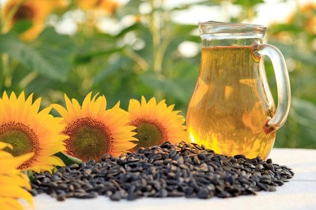 Healthy Harvest Non-GMO Sunflower Oil - Healthy Cooking Oil for Cooking, Baking, Frying & More - Naturally Processed to Retain N