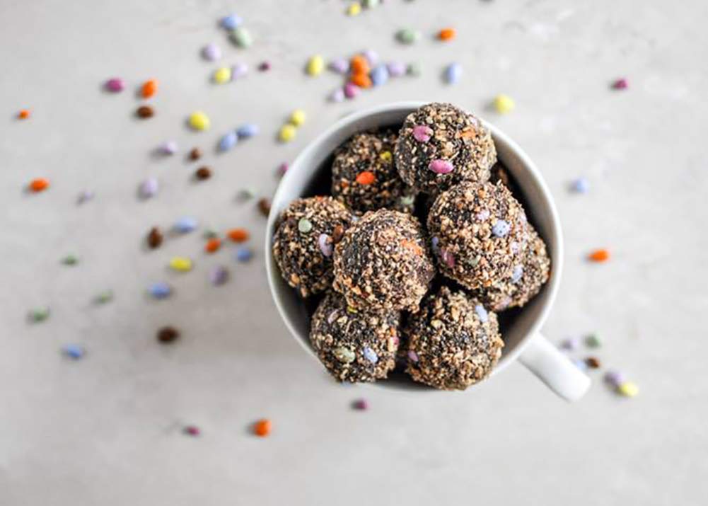 Chocolate Covered Sunflower Seeds Multicolored Candy Coated Treats - Rainbow Party Favors - Sweet and Crunchy Topping - Pack of