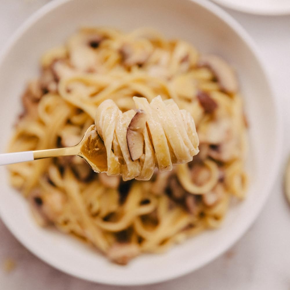 Carbone Classic Alfredo Pasta Sauce | Premium Quality Ingredients | Creamy Blend Of Parmesan And Romano Cheese | Low Carb, Glute