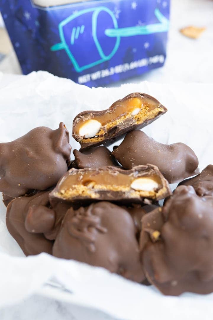 Kirkland Signature S'more Caramel Cluster, Mini Size, 26.3 Ounce - Delicious Snack Treat for Sweet Lovers