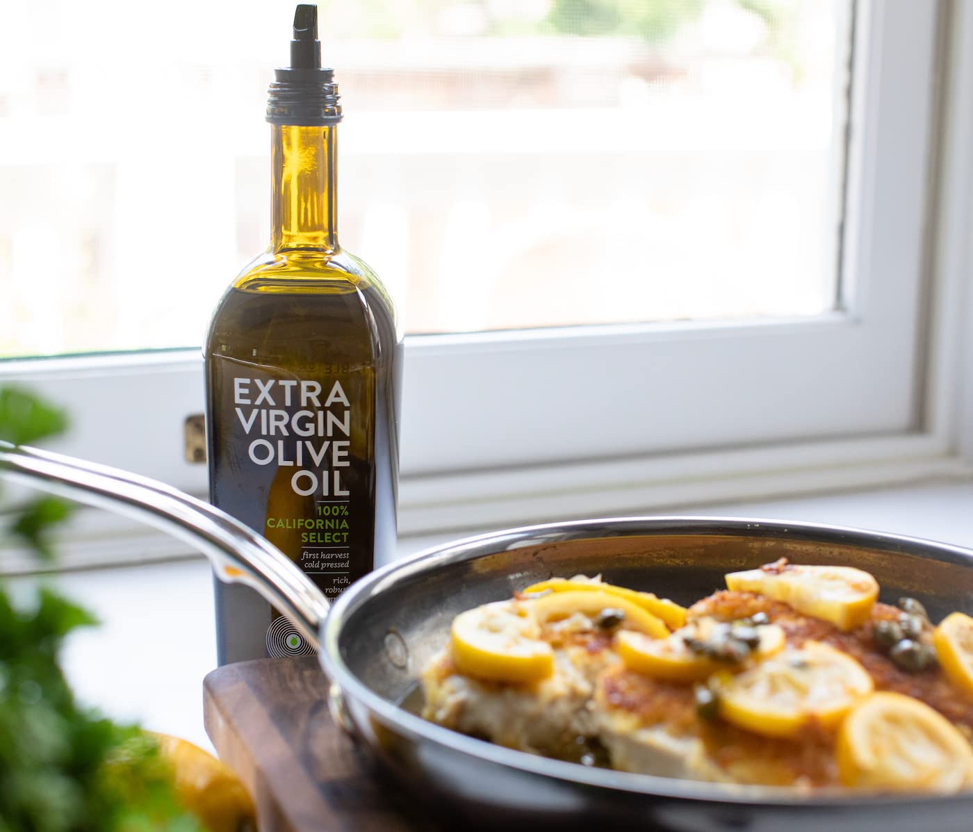 Cobram Estate Extra Virgin Olive Oil 100% California Select, First Cold Pressed, Non-GMO 750mL, Keto Friendly High in Antioxidan