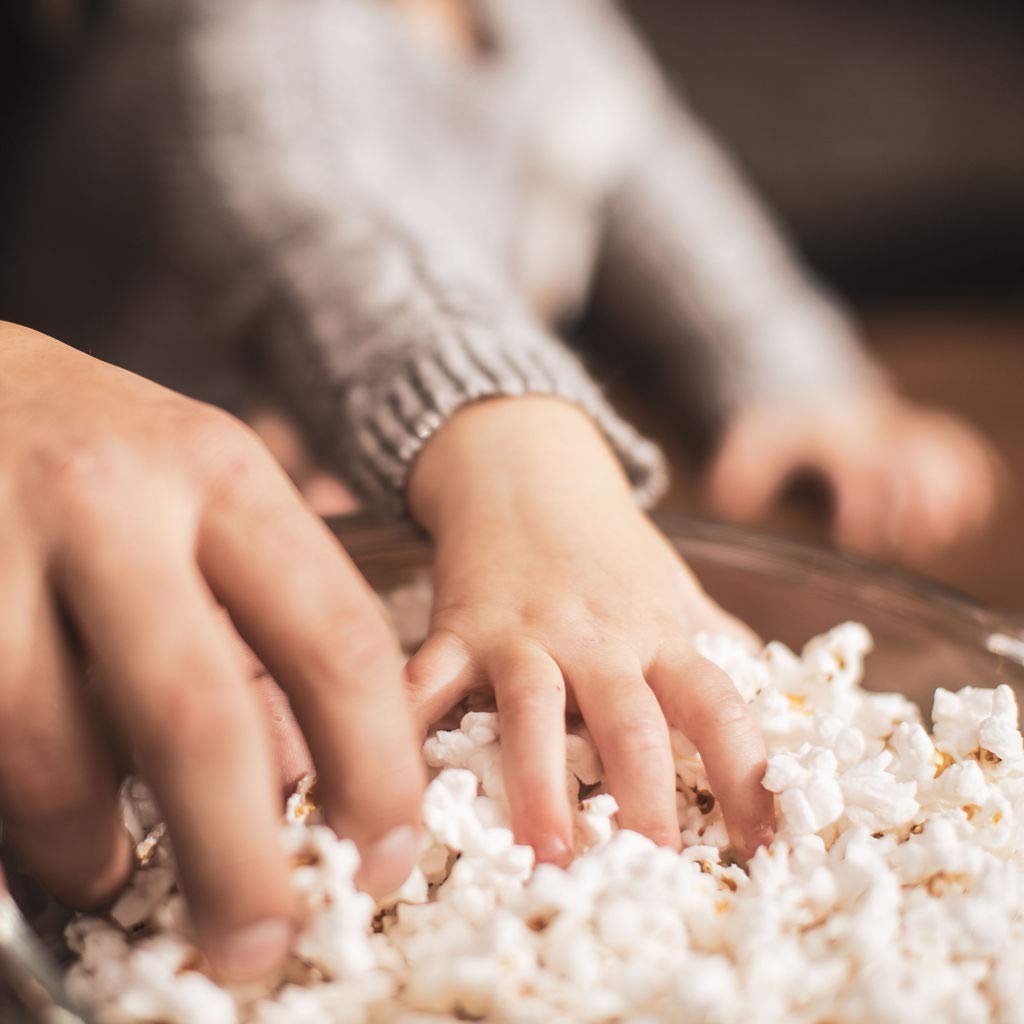Dutchman s White Popcorn: Medium Popcorn Kernels for Popping in Microwave  Stovetop - Non GMO and Gluten Free Gourmet Popping Corn - 4 Pound Refill Bag