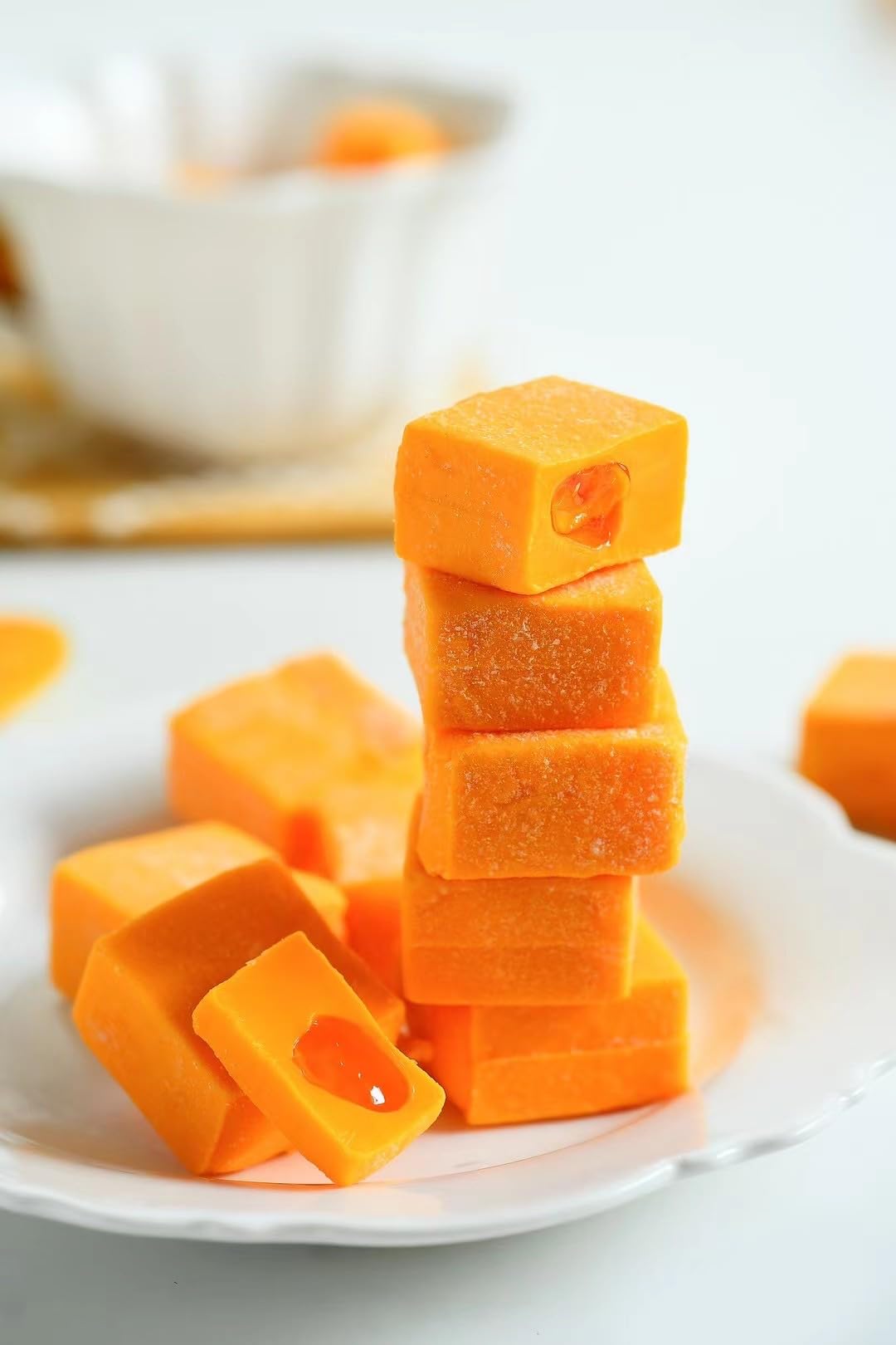 easyum Juicy Mango Filling Pastry Gummy – Soft & Chewy Fruit Snack, Individually Wrapped, 200g