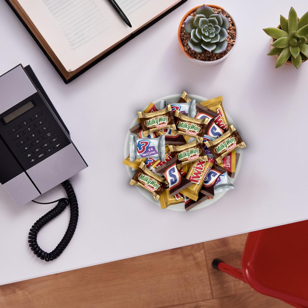 SNICKERS, TWIX, 3 MUSKETEERS & MILKY WAY Christmas Candy Chocolate Bar Variety Pack Bulk Bag