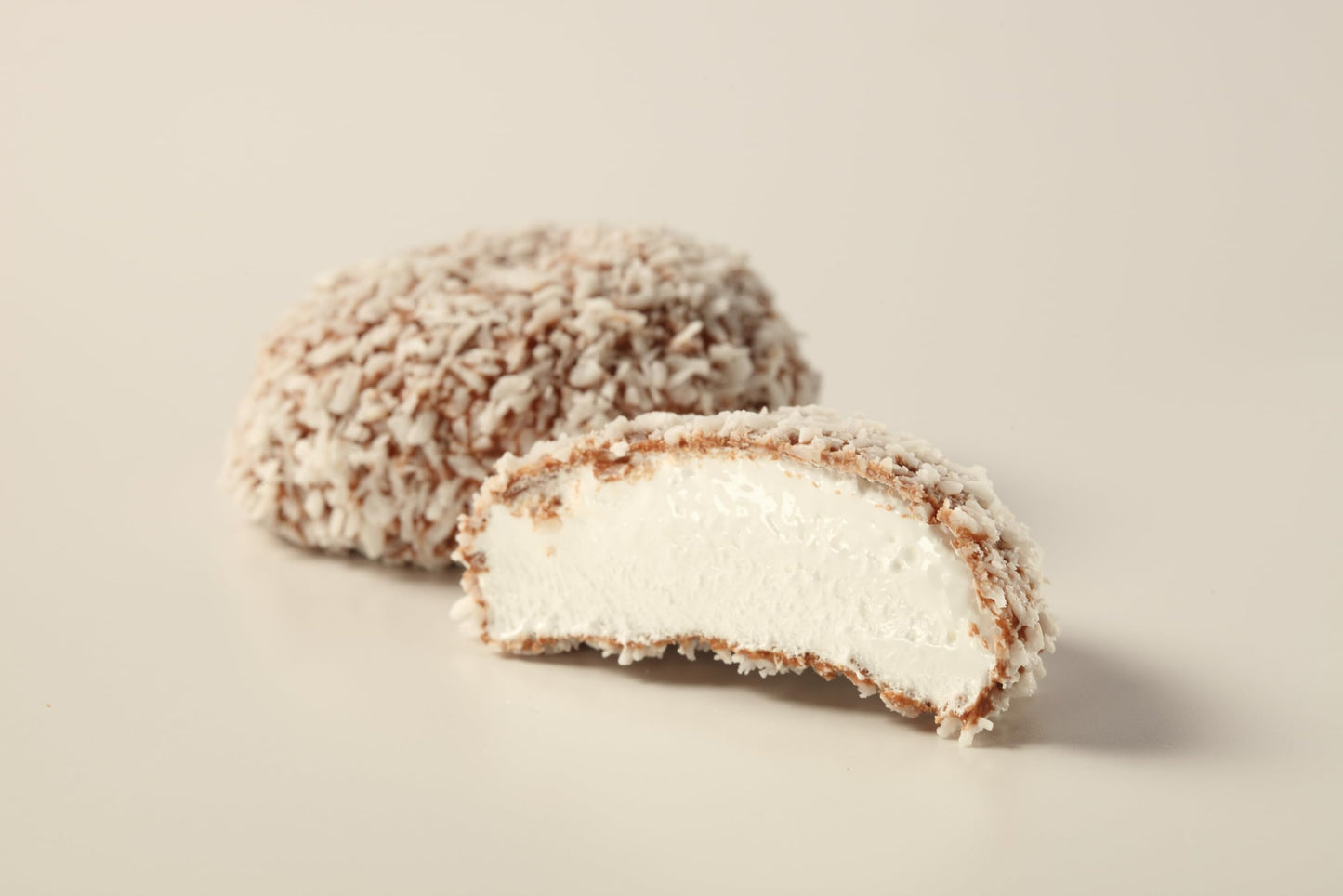 TUNNOCKS Snowballs - Coconut Covered Marshmallows 4 Pack 120g (4.2 oz)