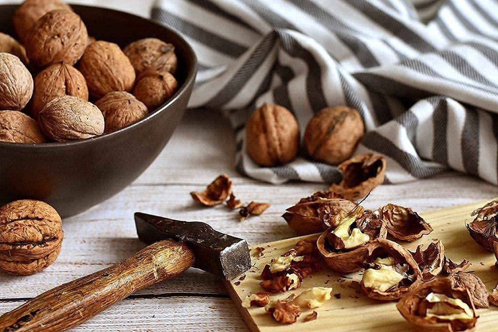 Presto Sales Walnuts “Current New Crop In Shell Huge Hartley Choice Nut, Grown In California - Packed In A 3 Lbs (48 Oz.) Resealable Pouch Bag - Low-Carb, High-Protein.