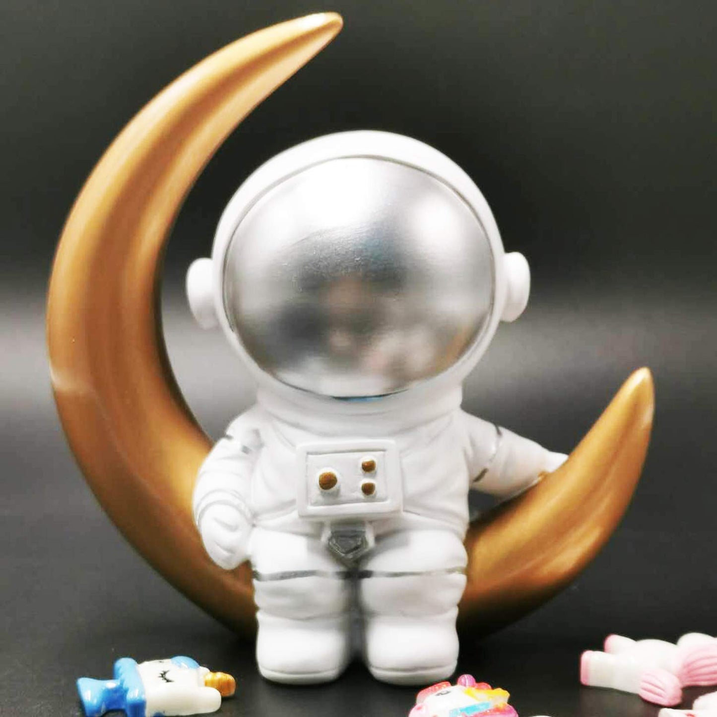 Sumerk Resin Astronaut Cake Toppers Outer Space Cake Toppers Spaceman Birthday Party Cake Decorations Astronaut Figurine Ornamen