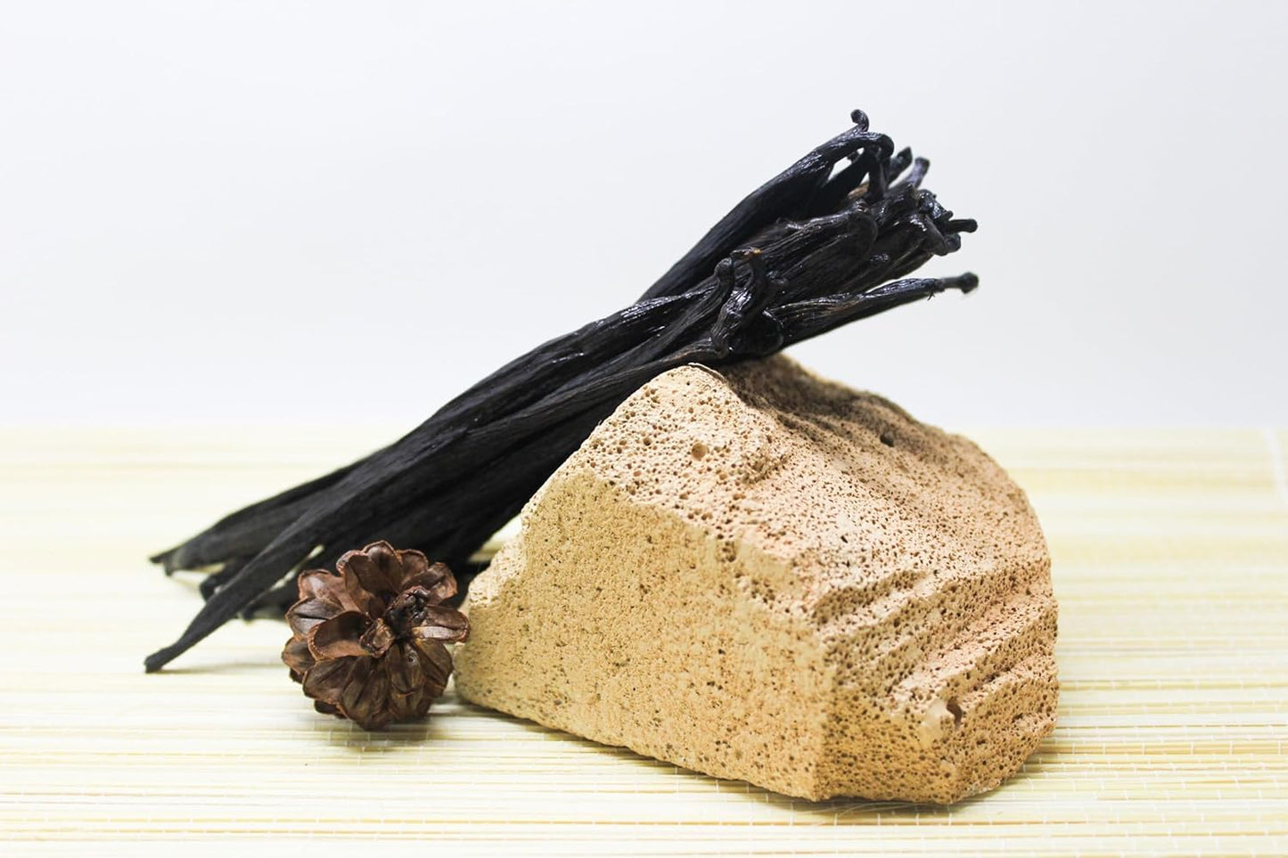 ESSENCE FOOD & BEVERAGE Vanilla Beans Grade B for Extract, 25 Count, 4-5 Inches Long, Ideal for Baking and Cooking