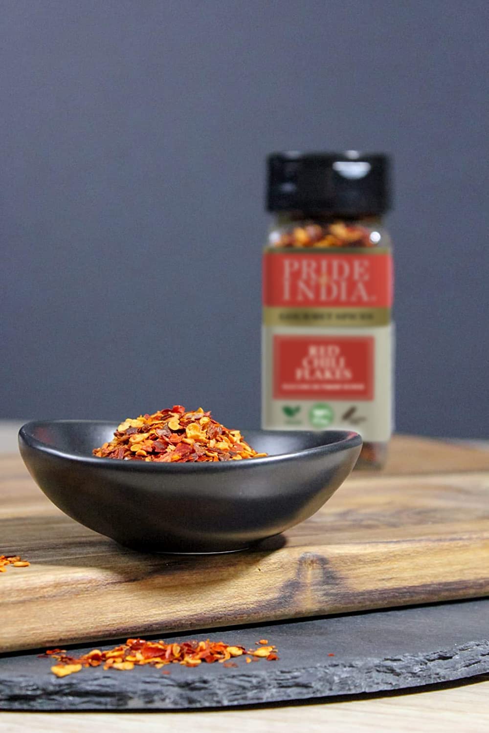 Pride Of India ?Red Chili Flakes ?Gourmet Spice/ Culinary Must Have ?Pleasant Heat/ Distinct Flavor & Aroma ?Sprinkle Onto Pizza